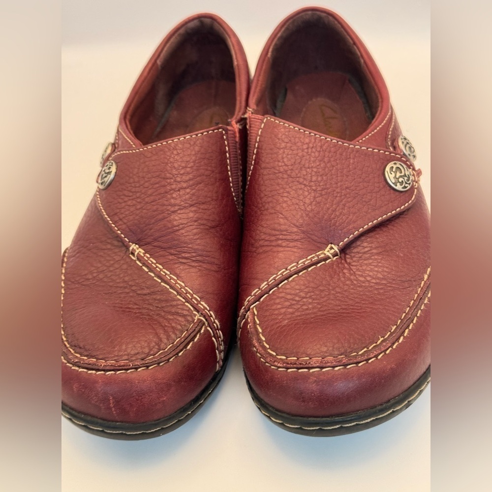 Clarks Ashland Loop Moccasins Womens Size 7.5M Burgundy Textured Leather Loafers